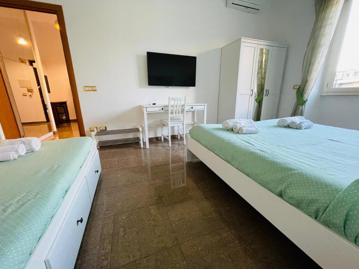 Interno Dieci Рим Екстериор снимка