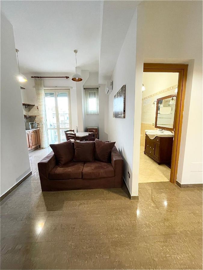 Interno Dieci Рим Екстериор снимка