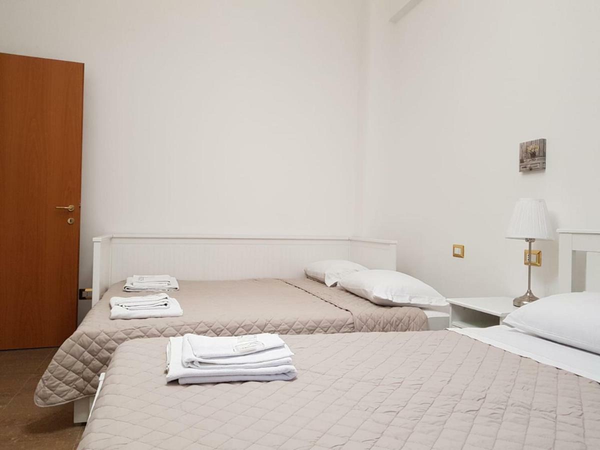 Interno Dieci Рим Екстериор снимка
