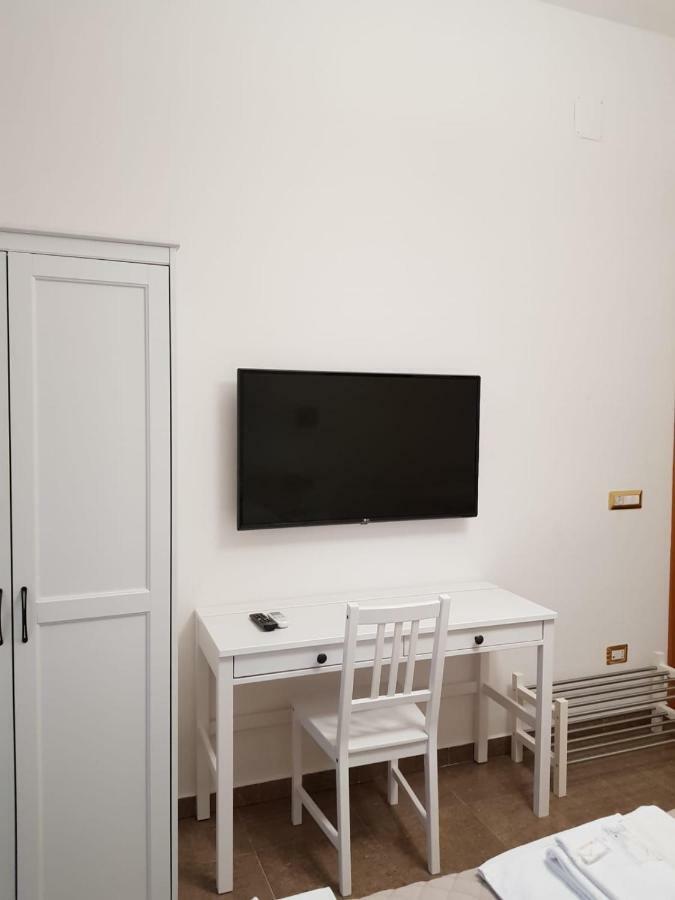 Interno Dieci Рим Екстериор снимка