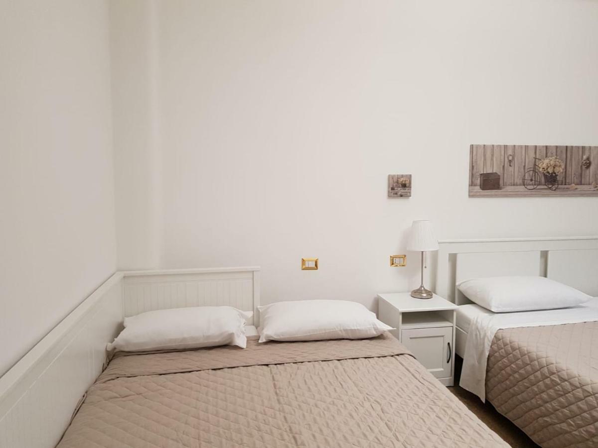 Interno Dieci Рим Екстериор снимка