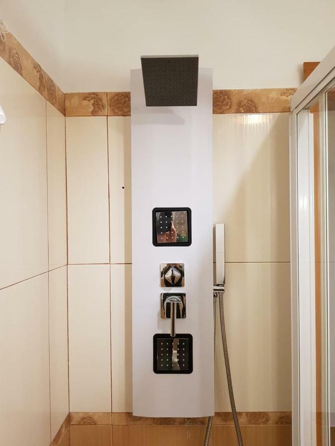 Interno Dieci Рим Екстериор снимка