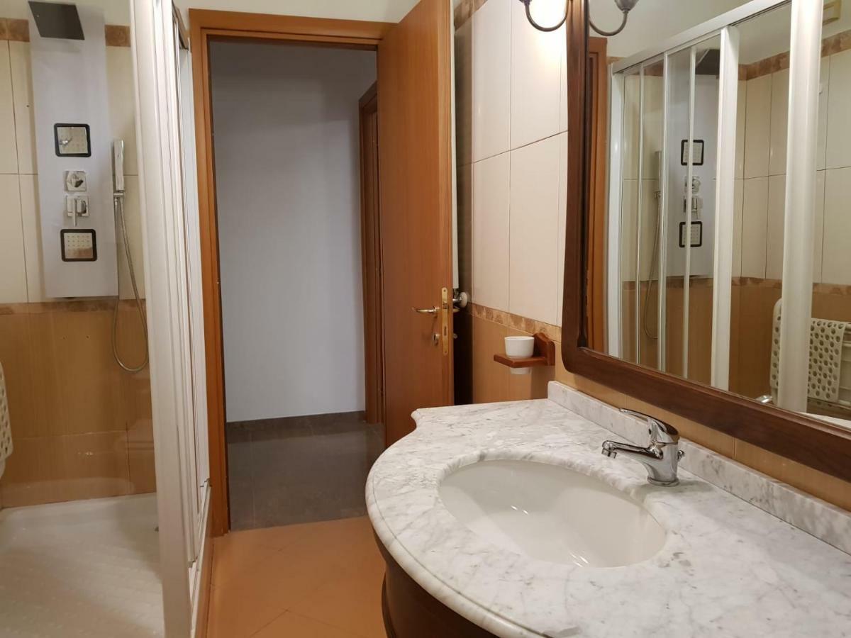 Interno Dieci Рим Екстериор снимка