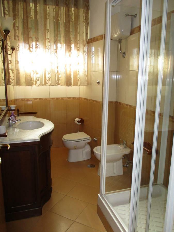 Interno Dieci Рим Екстериор снимка