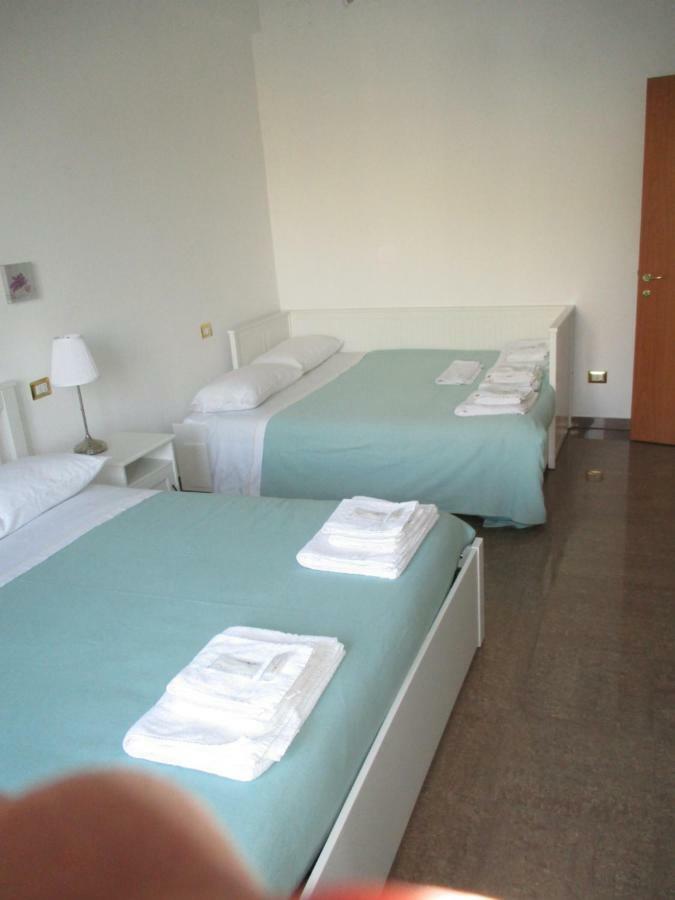 Interno Dieci Рим Екстериор снимка